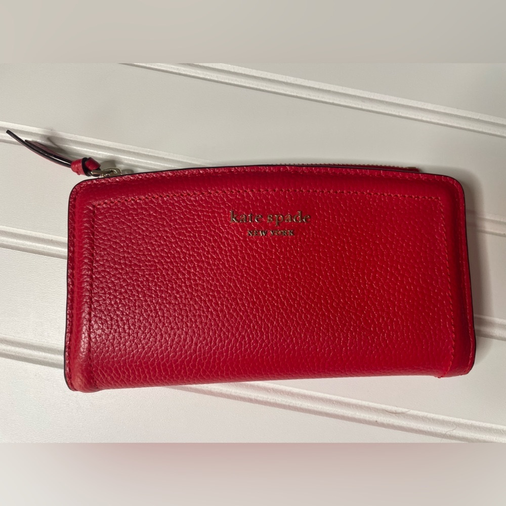 NWT Kate Spade leather wallet. Purchased @ Dillard brand new. Originally $158.